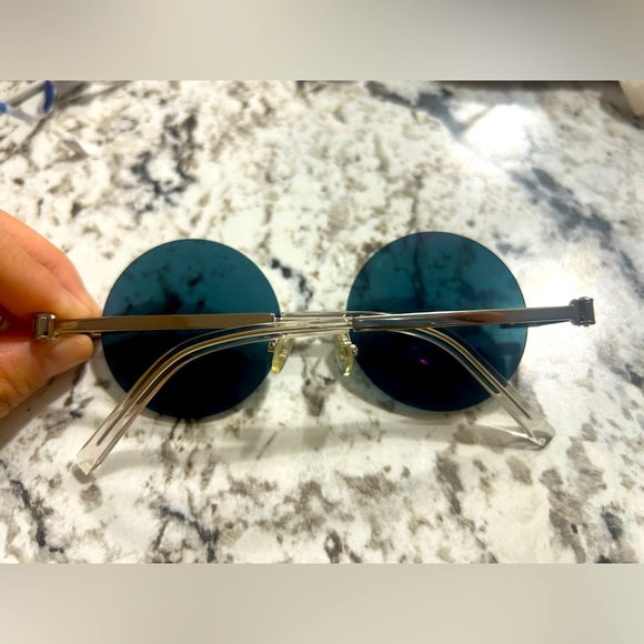 Branded sunglasses - Picture 3 of 3